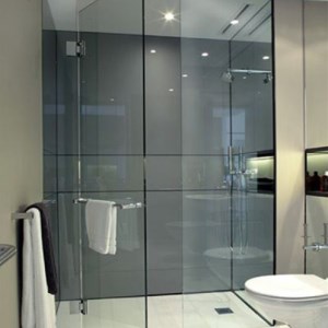 Vách kính phòng tắm 180 độ - Cửa Nhôm Kính Hoàn Mỹ - Công Ty CP Sản Xuất Và Xây Dựng Hoàn Mỹ